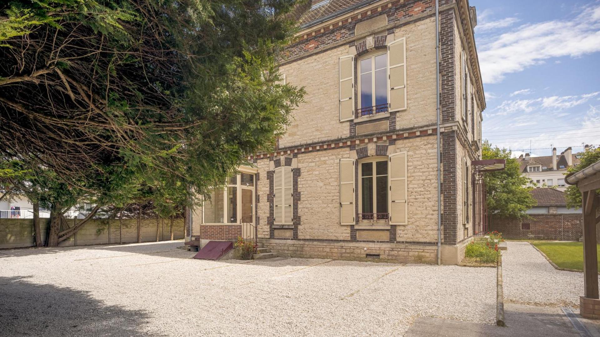 Bonappart 13 - Charme Napoleonien & Confort Troyes Exterior photo