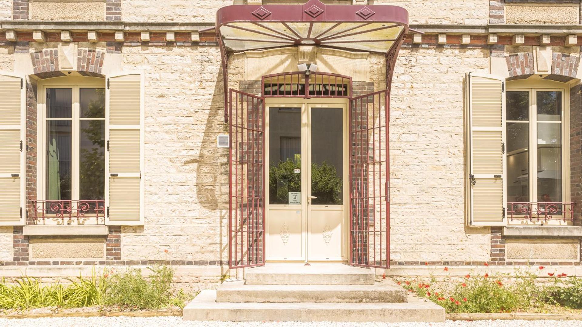 Bonappart 13 - Charme Napoleonien & Confort Troyes Exterior photo